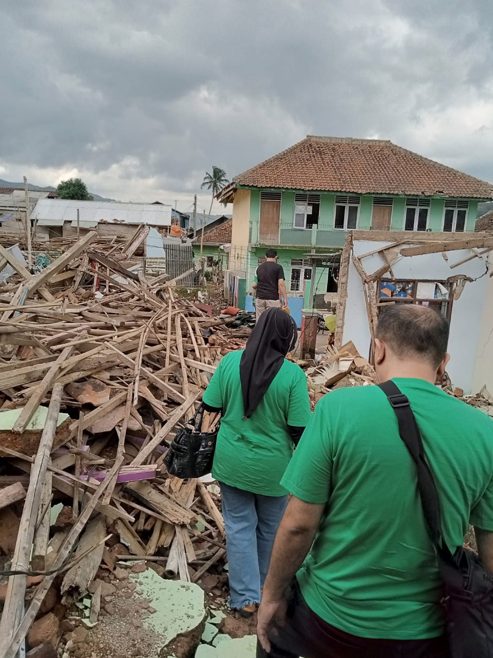 "Kamis, tanggal 15 Desember 2022, BPR TAS bersama BPR yang tergabung dalam komisariat Bandung Raya turut andil dalam membantu saudara saudara kita yang terkena musibah di Cianjur "